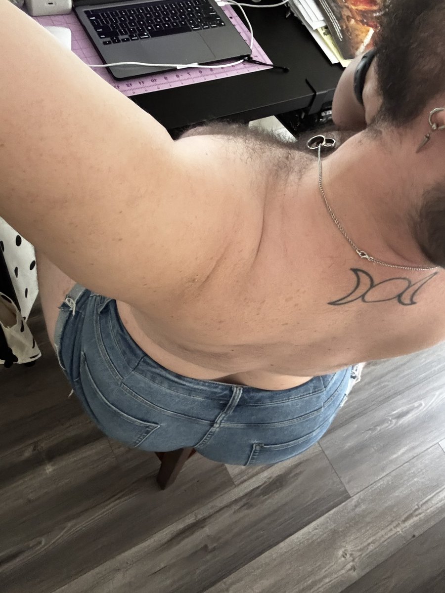 thicccnhigh's tweet photo. How am I supposed to get any work from home done with all this ass on me 😩😵‍💫 https://t.co/fq4DYM9oeE