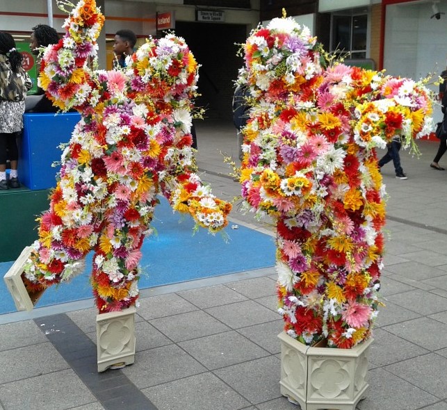 burnleyfest's tweet photo. Look out for these cheeky floral displays at #BCF24, they never stay where they are put!  #TreesAlive https://t.co/xCXriRyVav