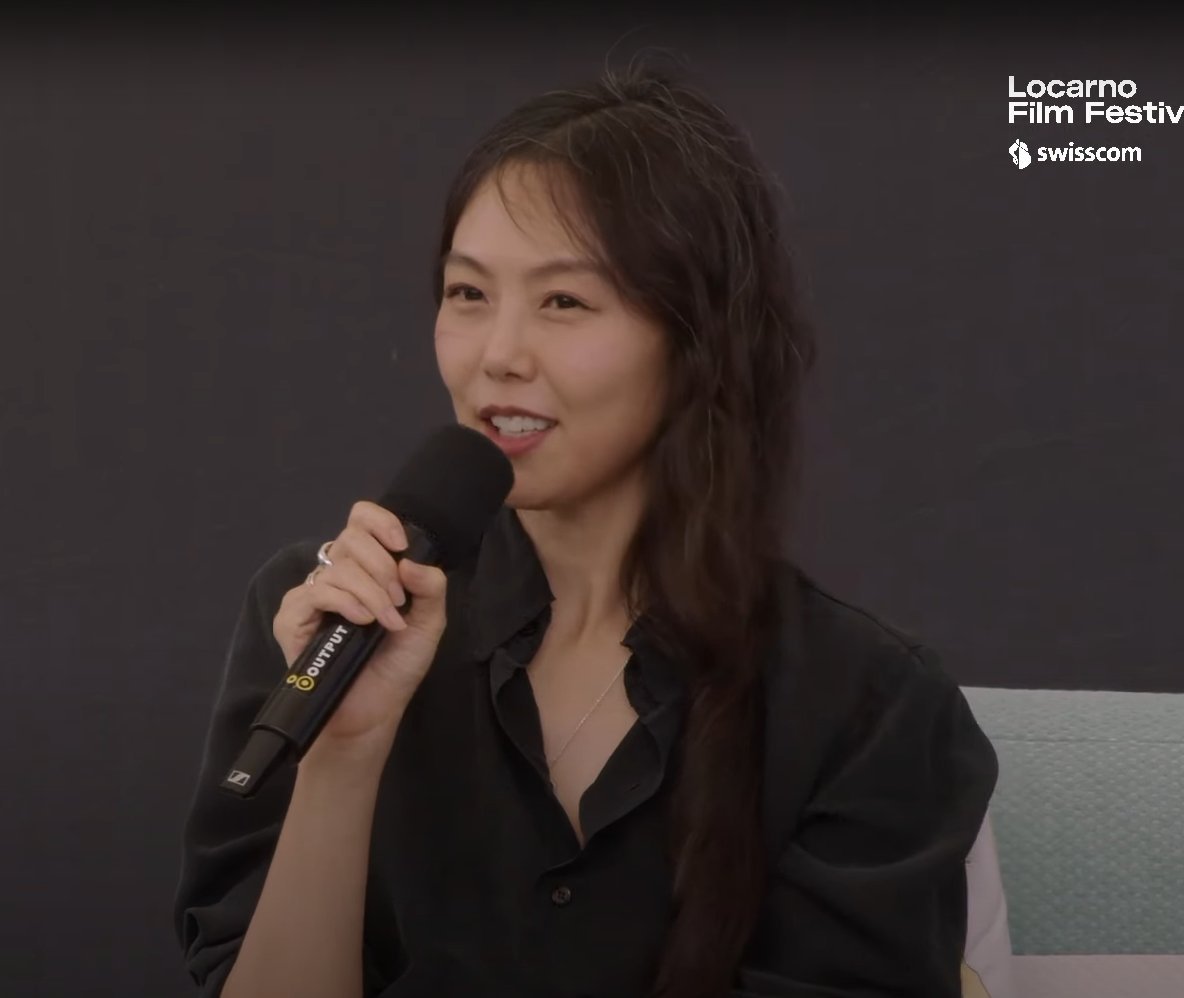 KimMinheeArchiv's tweet photo. Kim Min-hee during a Q&amp;A for her newest film “By The Stream” (수유천)! at the 77th Locarno Film Festival! ♡

Full Q&amp;A 🔗 https://t.co/t2VVM9K4Hd

#김민희 #KimMinhee #Locarno77 https://t.co/u9CPF2toOl