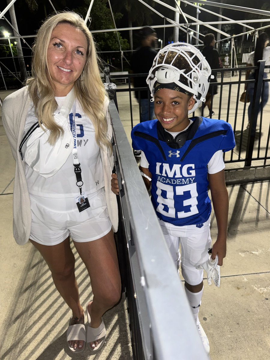 james_char3973's tweet image. Thursday night under the lights.. my first high school football 🏈 @IMGAFootball Varsity Blue Team. First of many games ! #future5star #6thgrader #development #Brotherhood #highschoolfootball 
@CoachDennisIMG 
@Coach_Demory 
@IMGAFootball
