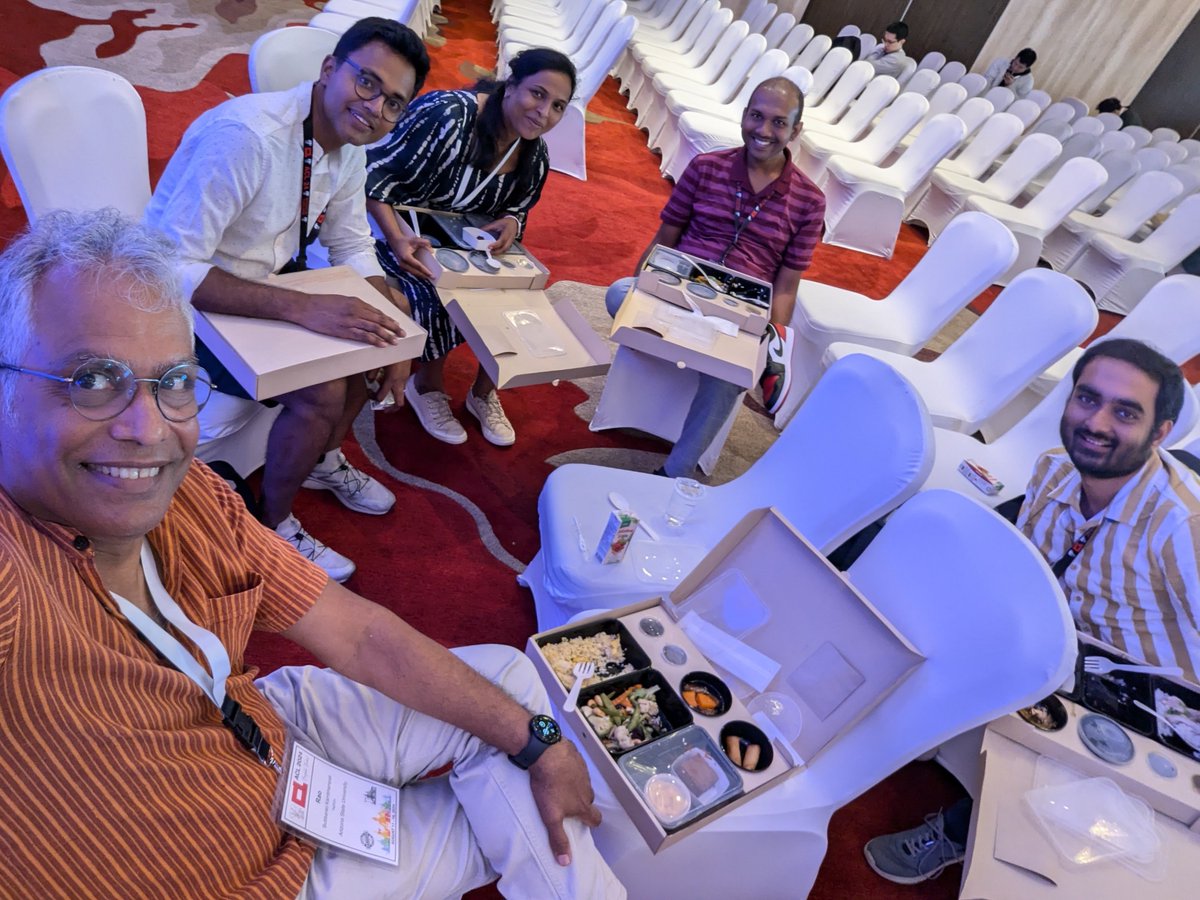 rao2z's tweet image. Hanging out with an influential section of the Indian #NLProc mafia at #ACL2024.. 🤓

@gspandana @sivareddyg  @Tanmoy_Chak @soujanyaporia