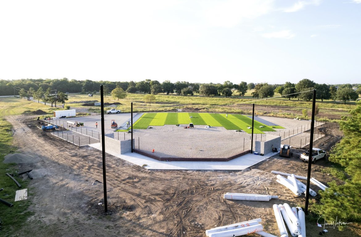 Good morning from ptx ⛅️

We’ve got a turf sighting! <a href="/PJCSoftball/">Paris JC Softball</a>