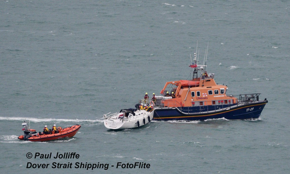 DoverRNLI's tweet photo. 🛟 Launched at 17.09 on Tues- @DoverRNLI &amp; @RNLIWalmer were tasked to support a dismasted sailing vessel in difficulty just off of St Margaret’s! With no casualties and all well both crews were stood down at 1945. Credits: Dover Strait Shipping.
#DoverRNLI #walmerrnli https://t.co/XwsNbh0SxB