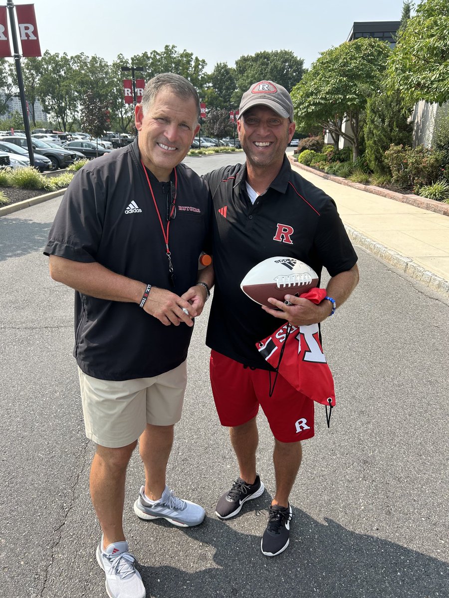 RyanKuhns330451's tweet image. Coach Schiano=beast and a phenomenal motivator. My favorite football coach. #RUNation