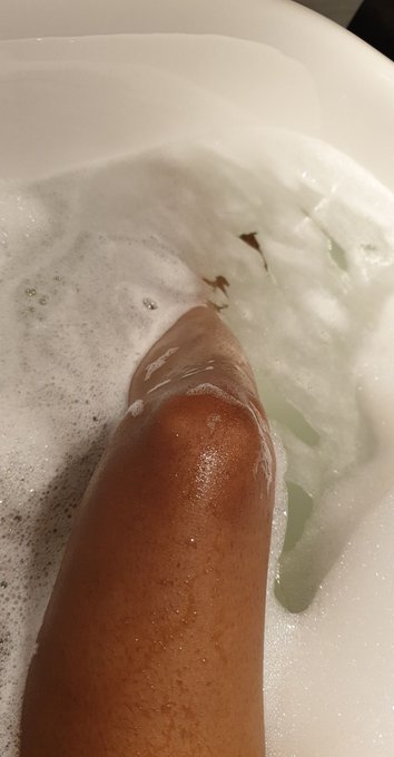 Im so conflicted, a sub serving me drinks and snacks right now would be amazing. However then he would<a href="/tag/findom"class="tags"><span>#findom</span></a><a href="/tag/ebonygoddess"class="tags"><span>#ebonygoddess</span></a><a href="/tag/tikkieslaaf"class="tags"><span>#tikkieslaaf</span></a>