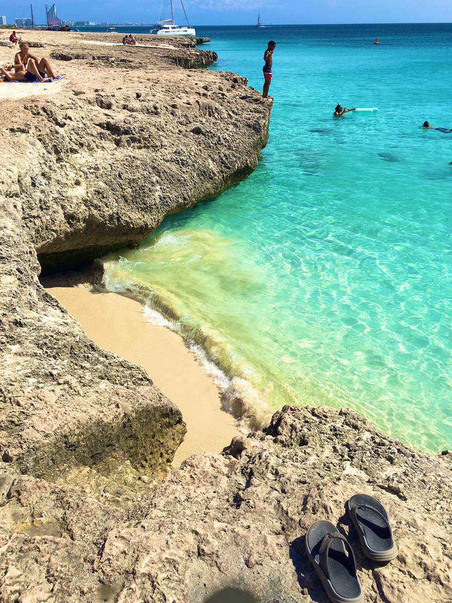 ARUBAMOVING's tweet photo. 3 Trapi, Aruba
Ask me how to move to Aruba https://t.co/rr6DAZWncB