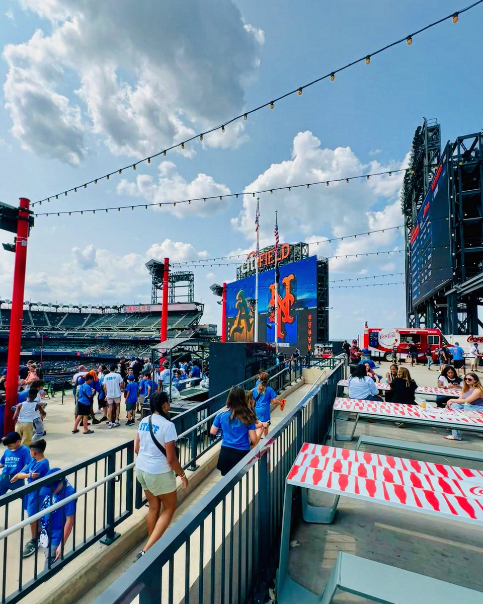 Queenscapes tweet media