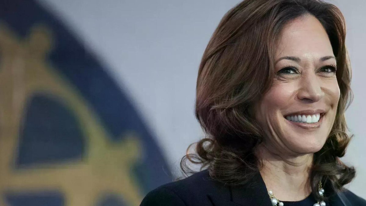 Newsweek's tweet photo. Kamala Harris leads in 18 national polls before DNC convention https://t.co/El8Xw1M2Ys https://t.co/OX3Lnfq6Li