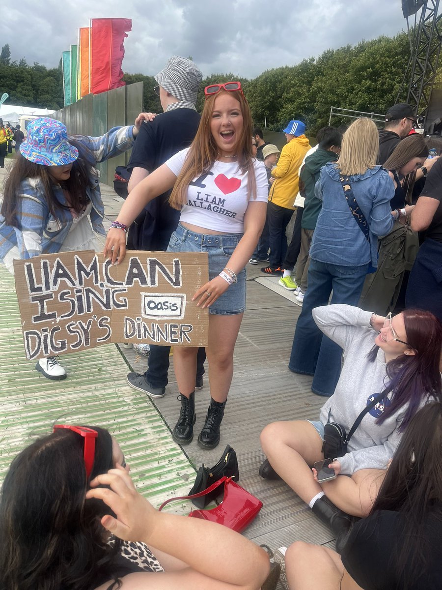Lilymaescloset's tweet photo. @liamgallagher any chance??? 🤣🤣🤣 #thirdrow @KasabianHQ  @ImsoRegal @Hiiliketrees!!!! https://t.co/fdcoRXGD8k