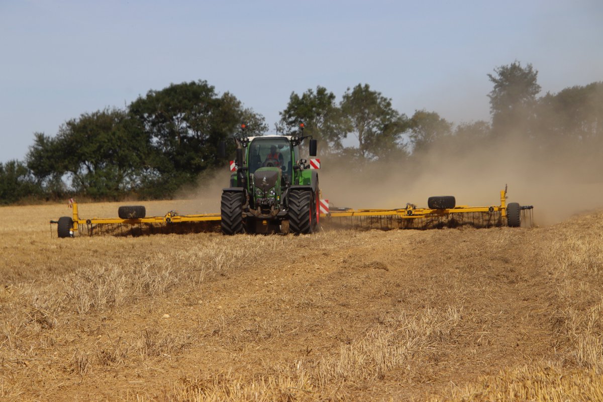 ClaydonDrill's tweet photo. A full-on week this week at Claydon HQ with Team Product Training, Press Day &amp; harvest.
#claydondrill #loveyoursoil #OptiTill #sustainablefarming #downonthefarm #directdrill #stubblemanagement #harvest #suffolklife https://t.co/U6qTXTa4fm