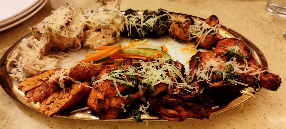 AlIlluminatti's tweet photo. #happydining https://t.co/lotK58MXgY