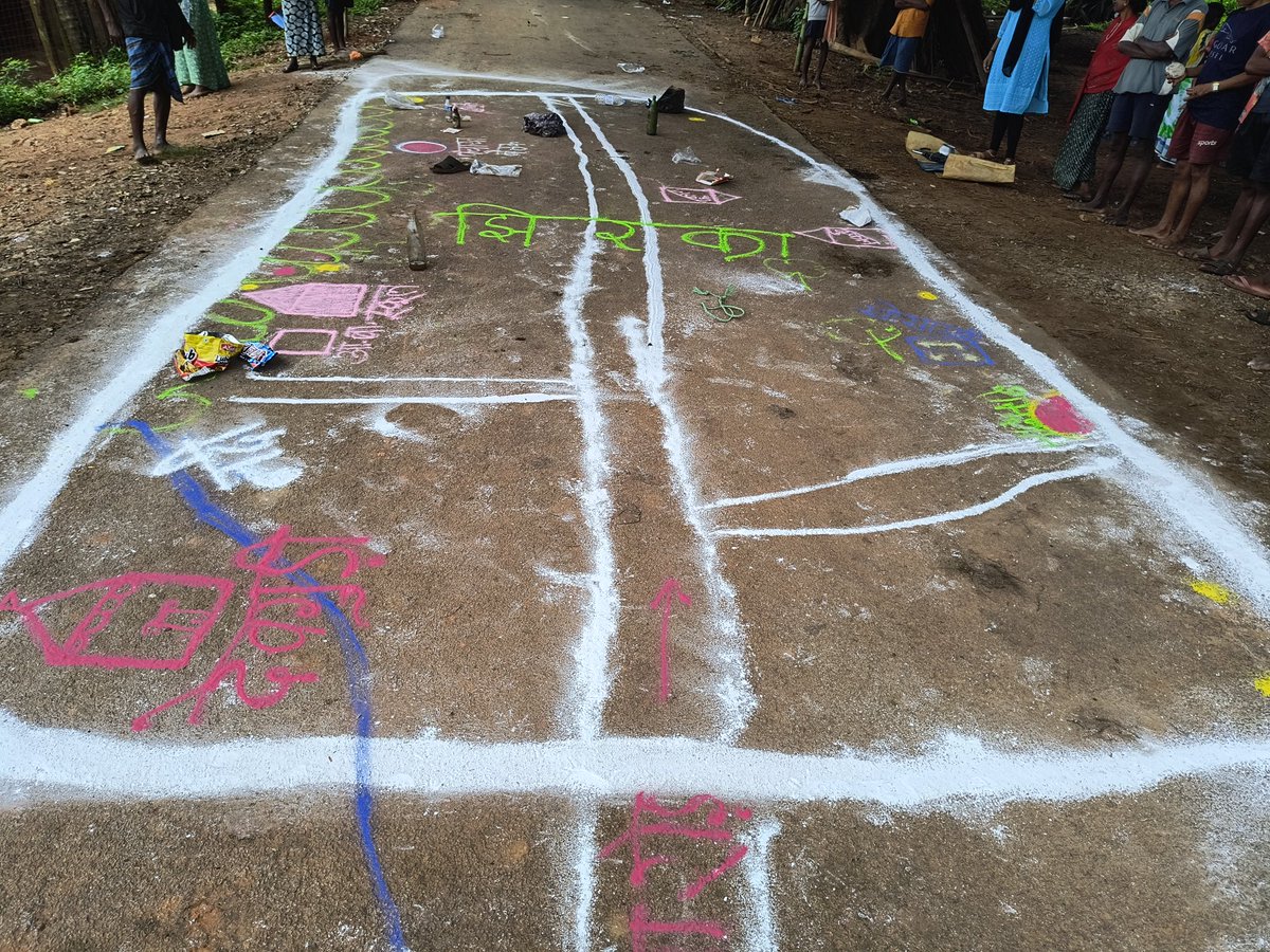SureshAnant022's tweet photo. जिला दंतेवाड़ा के ग्राम झिरका में #WASHकार्यक्रम नियद नेल्लानार योजना अंतर्गत PRA गतिविधि नक्शा बनाकर ग्रामीणों को स्वच्छता SLWM पर जागरुक किया गया।
#Niyadnellnar

@UNICEFIndia 
@sweta247 
@MayankChtrvdi 
@DantewadaDist 
@birajakabi 
@ashishapri2 
@SBMChhattisgarh 
@ACENGOKRCL3 https://t.co/alkXZ0uXla