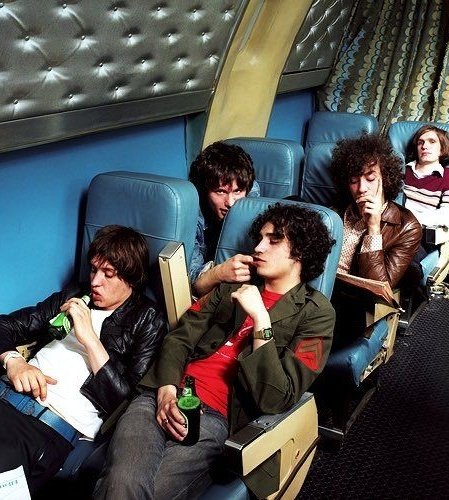 casablancasfcbr's tweet photo. The Strokes (2001) https://t.co/lM8HuW9IBu