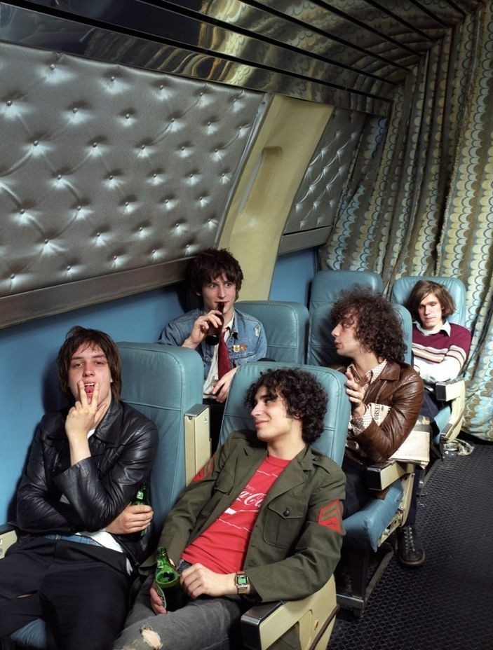 casablancasfcbr's tweet photo. The Strokes (2001) https://t.co/lM8HuW9IBu