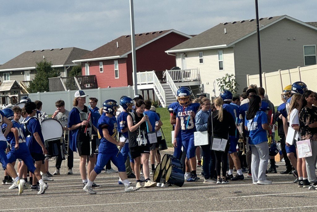 AberdeenCHS's tweet photo. Members of the CHS Football team met up this morning with the CHS Marching Band to share a popsicle &amp; a big "thank you" for all they do to support them during football &amp; marching band seasons. We are looking forward to watching both these groups take the field soon! Go Eagles! https://t.co/3g9UWXfBhq