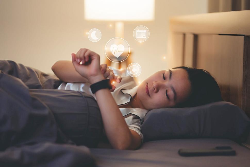 People with brain cancer may experience altered sleep patterns that make daytime functioning difficult. New research suggests that combining Fitbit data with self-assessments may help researchers better understand these sleep changes. go.nih.gov/uF0stoL  #BTSM  #BrainTumor