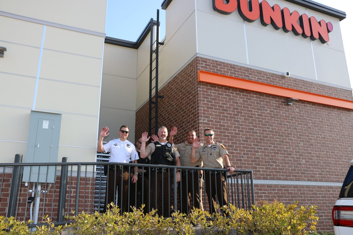 stlcountypd's tweet photo. We made it to the top! Thanks to everyone who stopped by and donated to Special Olympics today at Dunkin Donuts on Big Bend Road. We're always excited to raise money for @SOMissouri #SOMO #CopOnARoofTop #stlco #stlcountypd #specialolympics https://t.co/dgelBoaaTm