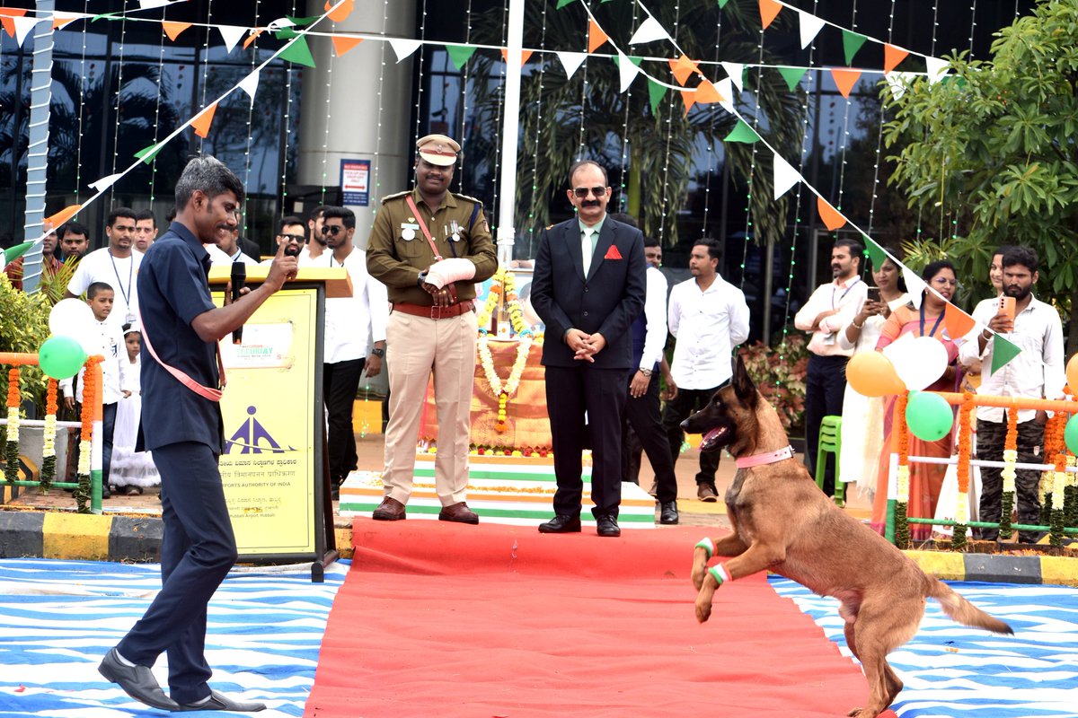 aaihbxairport's tweet image. A dog show with highly skilled security dogs was organised at  Hubballi Airport during 78th Independence day celebration by Airport Security Unit to showcase their ability to provide us a secure environment.
#Skilled #SecurityDog
@AAI_Official
@AAIRHQSR @aairedsr