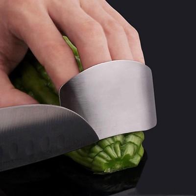 UnicunShop's tweet photo. Say goodbye to kitchen knife nightmares! 🔪 Our Stainless Steel Finger Guard keeps your digits safe while you chop like a pro. 💪 Get yours here: https://t.co/qxfsO4FR7z #kitchensafe #cookinghacks #cheflife https://t.co/R3loqNkd8O