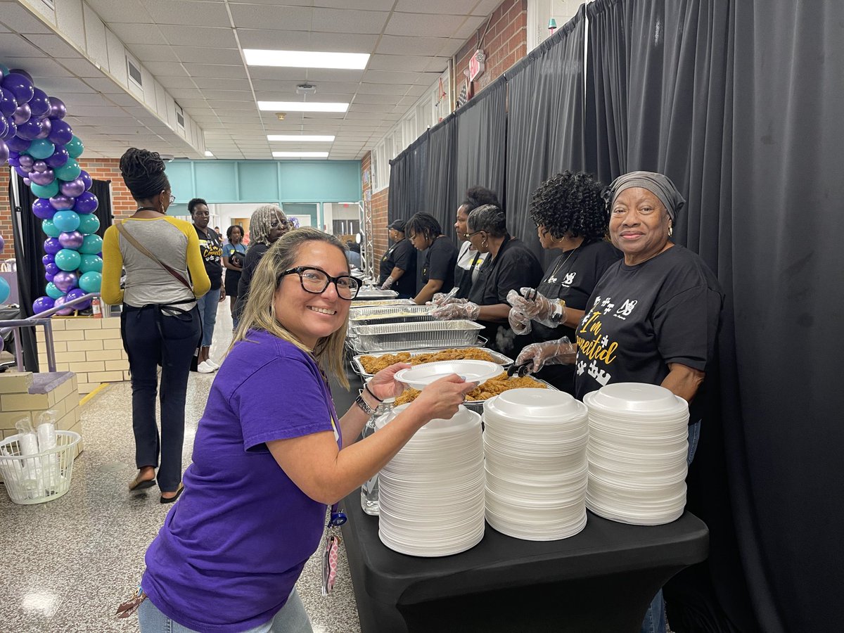 seahawkwooten's tweet photo. WECHs staff being celebrated at DC Birgo thanks to Warner Temple and UNCW ⁦@NewHanoverCoSch⁩ ⁦@ilmearlycollege⁩ ⁦@UNCWilmington⁩ ⁦@DCVirgoPrep⁩ https://t.co/90GQxzYdrZ