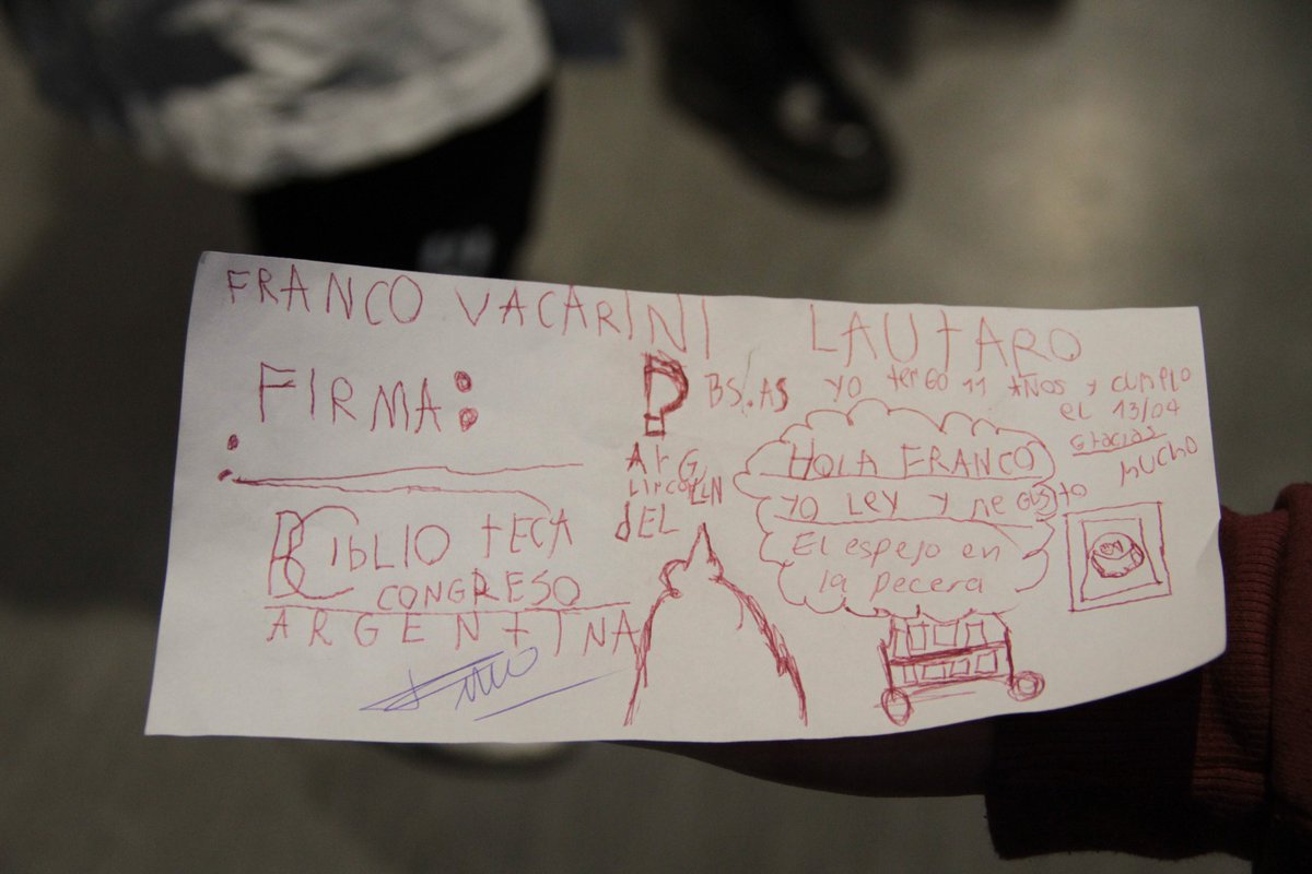 #LaEscuelaVieneBCN 🗣🔡 “Palabras con voz”

#Hoy el escritor <a href="/francovaccarini/">FRANCO VACCARINI</a> dio una charla en el Auditorio Leonardo Favio, destinada a chicos y chicas de programas de la Dirección General de Escuela Abierta a la Comunidad, dependiente de <a href="/EducacionBA/">Ministerio de Educación de Ciudad de Buenos Aires</a> 

📍 Espacio Cultural BCN