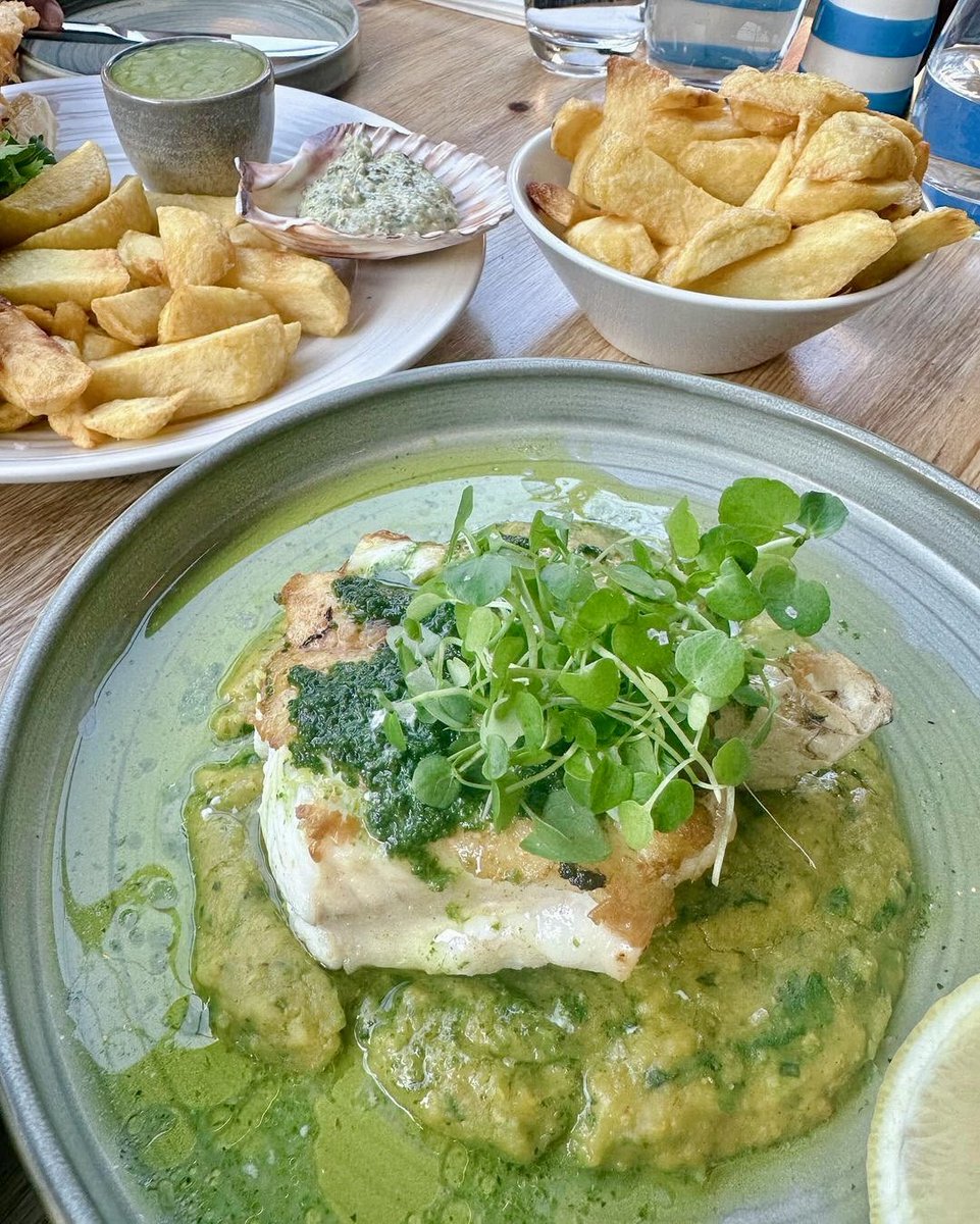 thescallopshell's tweet image. Bringing sunshine with summery shellfish plates and delightful meaty monkfish! ✨🦐

📷: auddiefoodie 

#shellfishplate #shellfishlovers #eatcaptureshare