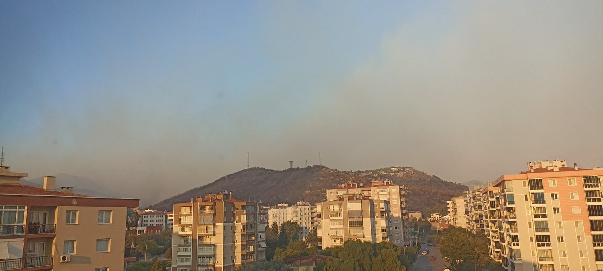 #izmir yangın hala devam ediyor. Geçmiş olsun İzmir 😢