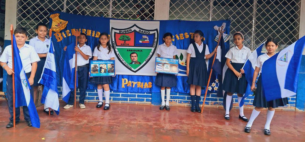 Con el corazón lleno de amor y patriotismo, ondeamos con orgullo la bandera nacional mientras damos inicio a las alegres fiestas patrias🥁❤️🖤
#fiestaspatrias2024