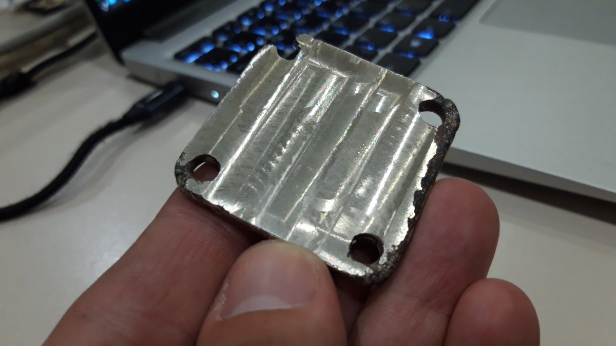 New mold making technique, looking forward to getting layer-perfect LostPLA casts in the future 🤩

This one had some adhesion problems during mold making but some layerlines show through ^^