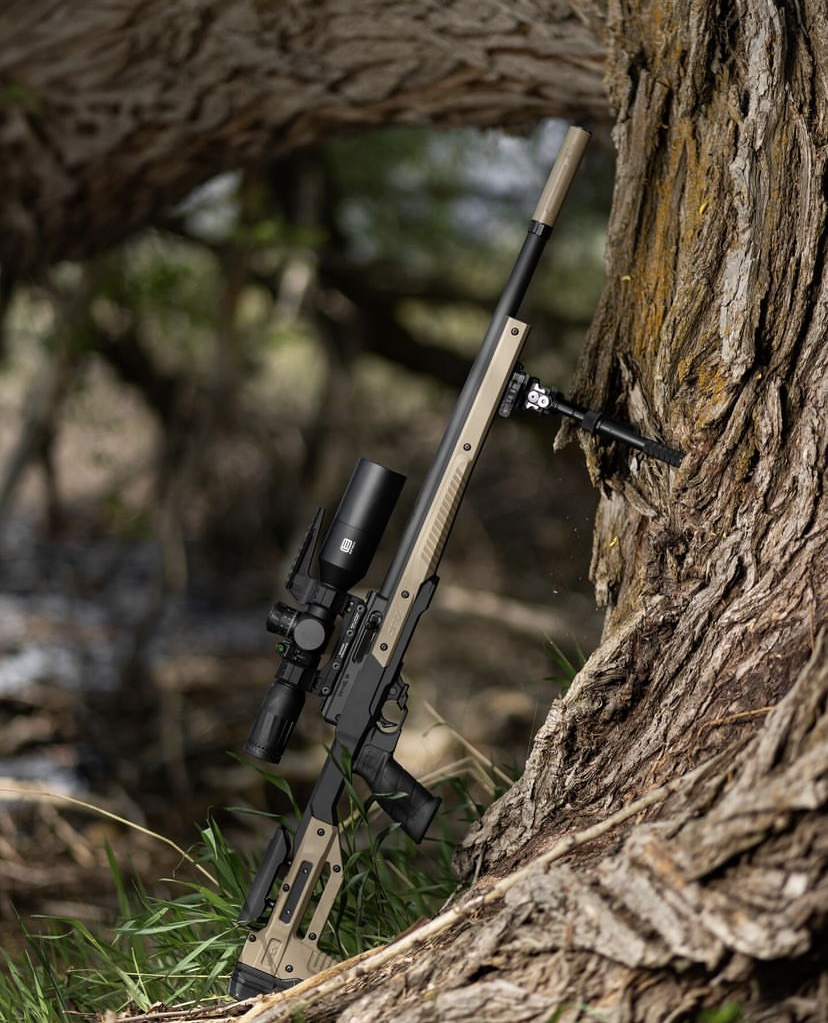VolquartsenGuns's tweet image. @deadairsilencers making sure their FDE Mask matches the rest of the outfit for a day by the river! #Volquartsen #suppressor #guns