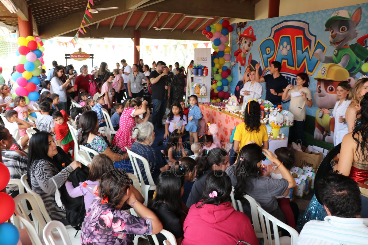 MedicinaUNA's tweet photo. Hoy celebramos el Día del Niño en el Dpto. de Hemato-Oncología Pediátrica del Hospital de Clínicas -FCMUNA con una jornada llena de sonrisas, regalos y esperanza. 🎁🌟 https://t.co/VhuY86tMbS