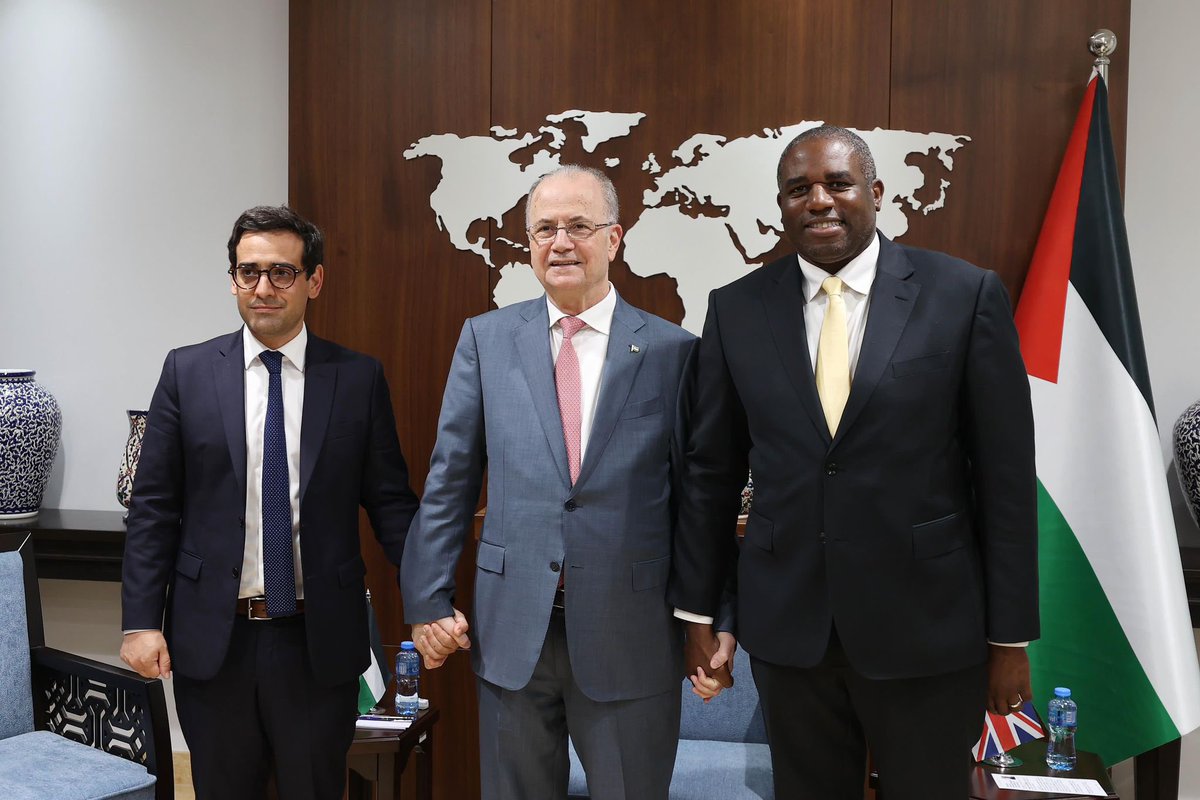 AmalJadou7's tweet photo. PM Mustafa meeting with the French and the British Foreign Ministers … https://t.co/8LZQhIKKYW