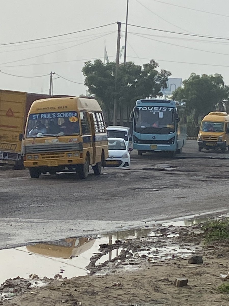 RakeshGodayal's tweet photo. @sumedhasharma86 @OfficialGMDA @NHAI_Official @MCManesar @MunCorpGurugram @cmohry Sumedha ji, pls also support and keep covering pathetic situation in front of #bestech #parkviewananda #dlfultima https://t.co/TeHcn4b6Vx