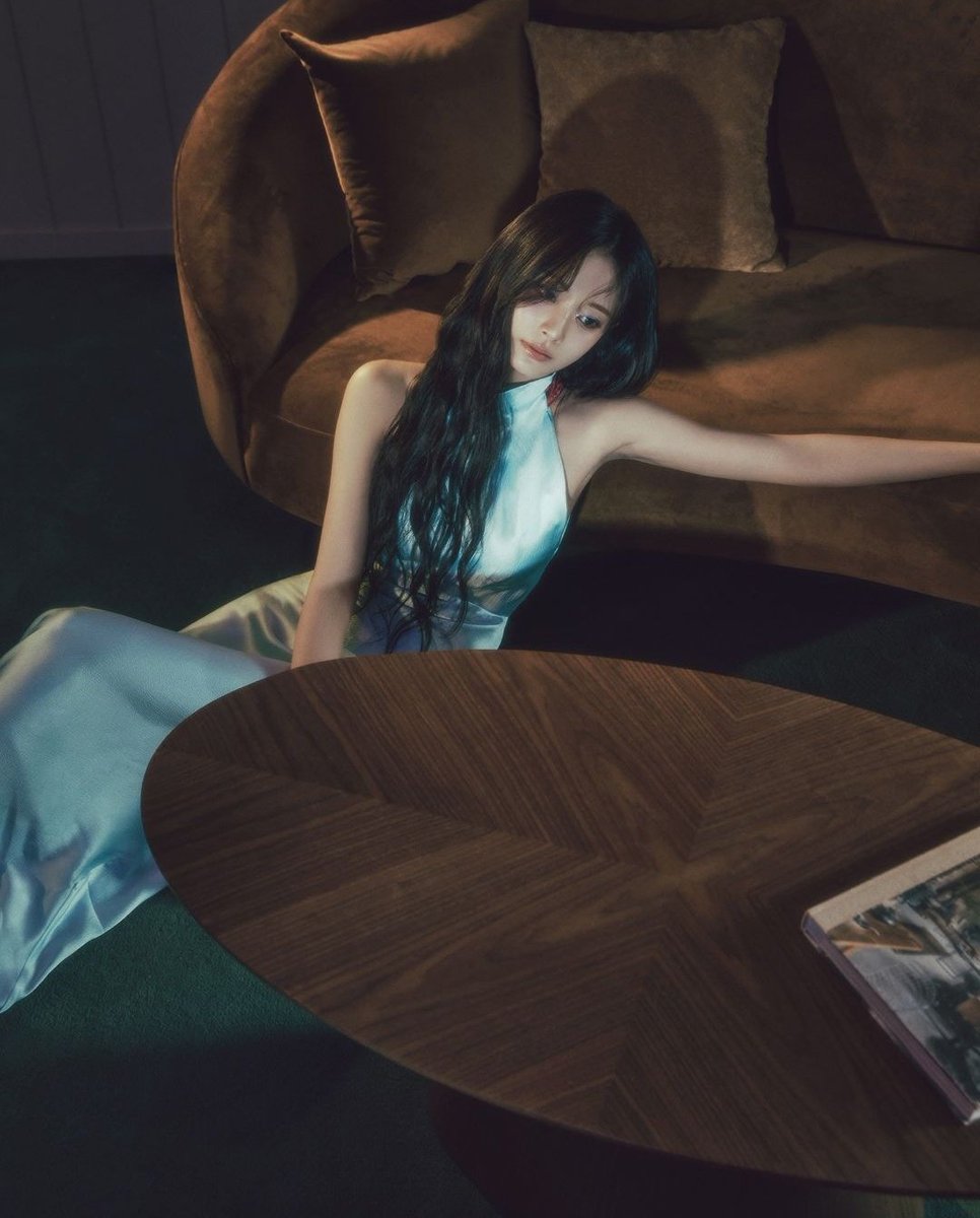 helobarbalho's tweet photo. esse debut da tzuyu realmente veio no seu melhor momento: os vocais dela estão em outro nível e a beleza.... n q ela já não fosse uma das maravilhas do mundo, mas sério, olhem a beleza dessa mulher (e ainda dança muito!)

CHOU TZUYU VC É COMPLETA SUA FORÇA É GIGANTE O MUNDO É SEU https://t.co/yIFCZYTvhd