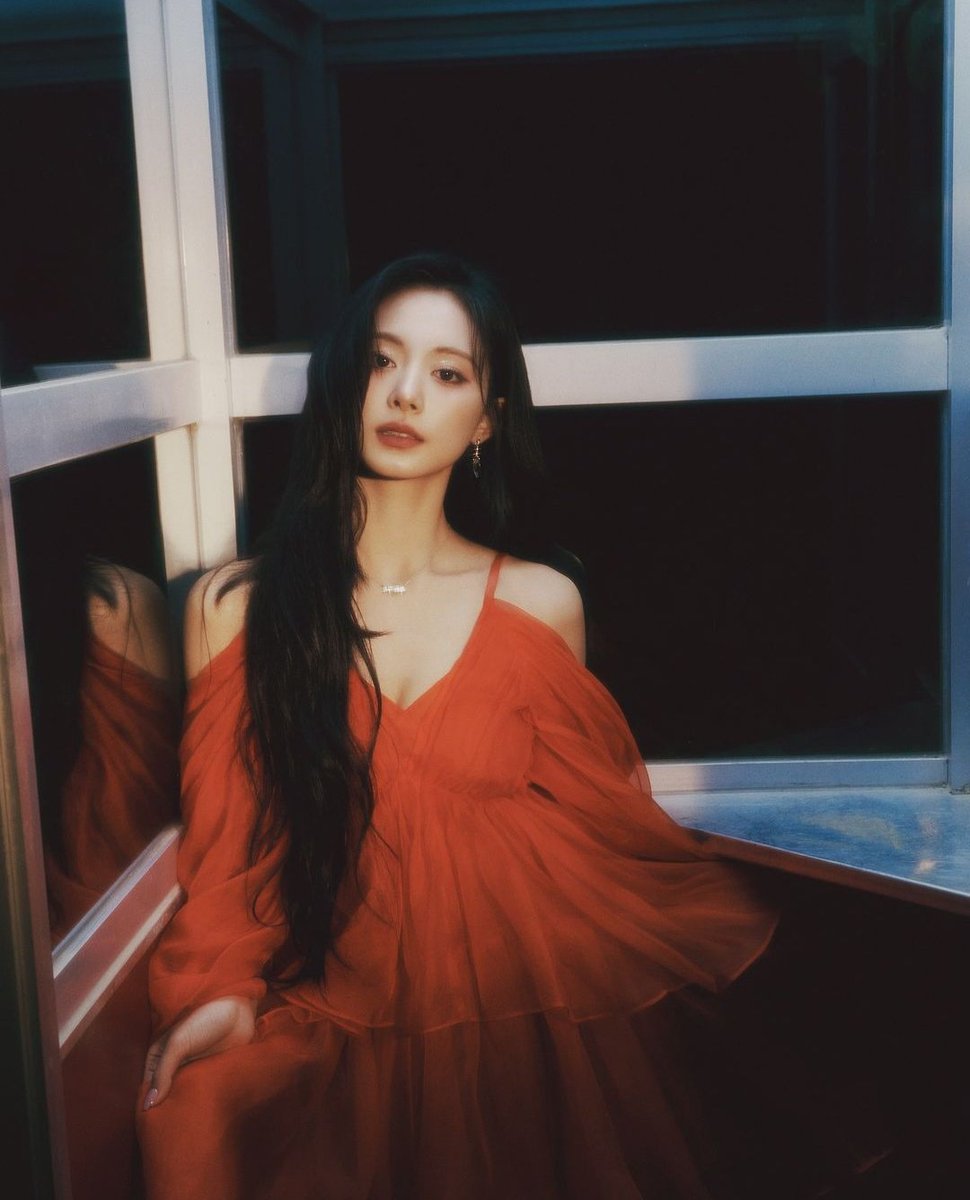 helobarbalho's tweet photo. esse debut da tzuyu realmente veio no seu melhor momento: os vocais dela estão em outro nível e a beleza.... n q ela já não fosse uma das maravilhas do mundo, mas sério, olhem a beleza dessa mulher (e ainda dança muito!)

CHOU TZUYU VC É COMPLETA SUA FORÇA É GIGANTE O MUNDO É SEU https://t.co/yIFCZYTvhd