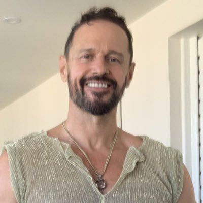 TheWorldsMedium's tweet photo. #NewProfilePic https://t.co/lpzfsBikc6