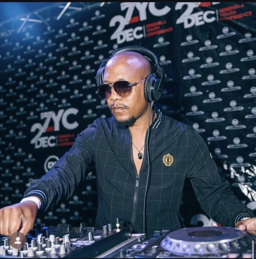 Lindiwe_Sambo's tweet photo. Fridayโs are for good music and thatโs exactly what Mr TCT did delivered #MrTCT
๐ https://t.co/q7SUM3Cwdm https://t.co/BiirvdZTwu