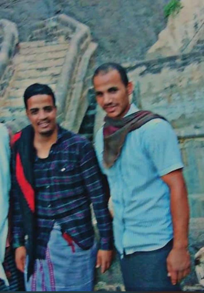 حضارم استشهدوا في أبين اليوم:

الشهيد / عبدالرحمن سهل بن سهل
الشهيد / صالح محمد بالحويصل

 #الارهاب_يستهدف_الجنوب