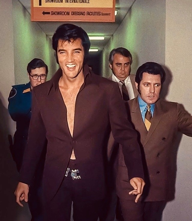 jpkass's tweet photo. In 1977, on this day, Elvis left the building for the last time! #ElvisPresley #RipElvis https://t.co/LmG6O8N0Cy
