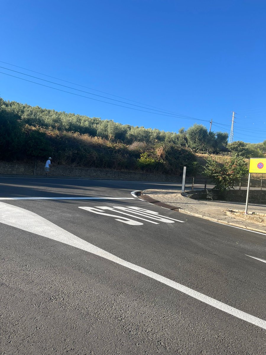 Pintado de señalización vial en toda la travesía de la localidad CA-422, dando así una mayor seguridad a conductores y peatones.
<a href="/diputacioncadiz/">Diputación de Cádiz</a>