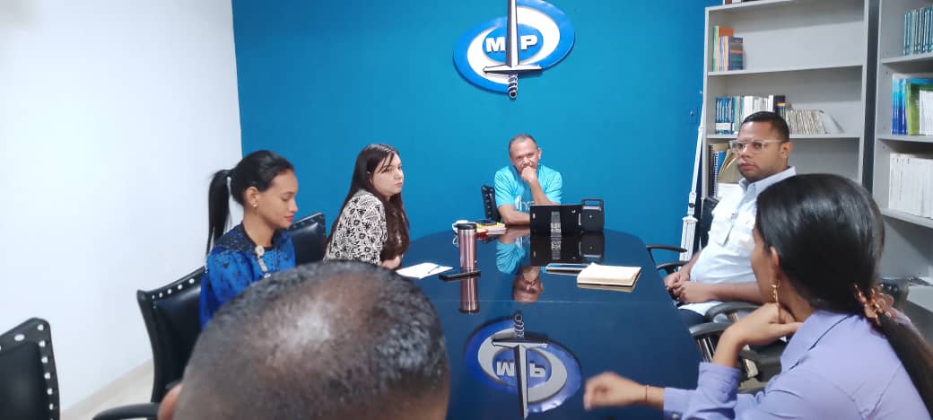 incesdelta1's tweet photo. #DeltaAmacuro || Continua la formación de la unidad Curricular de Oratoria en el ámbito entidades de trabajo a los trabajadores del Ministerio Público por parte del maestro Robert Astudillo. La técnica que transforma en el 65 aniversario del Inces. #latecnicaquetransforma https://t.co/h66ompdD2V