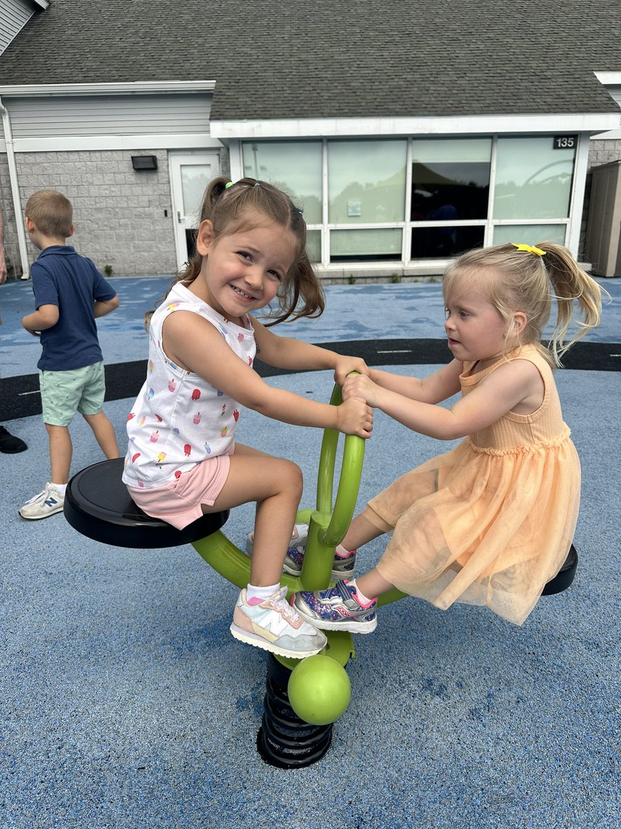 Prehna's tweet photo. Popsicles and Play was a huge success! @mobrien_KCC Thank you to everyone that came out! @DrDaveThomson @WeAreMashpee @Hanscom_MPS @@MashpeeSchools https://t.co/Z4c6iirmuu