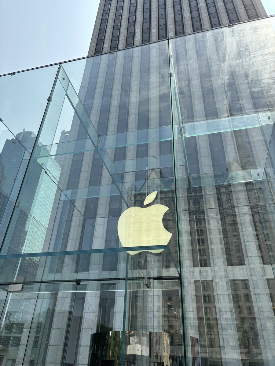 gibsonbroadcast's tweet photo. I love Apple. I can’t stop buying Apple products. Apple has the highest quality products available. Your local Apple Store supports college students too! Go to your local Apple store and speak to a representative for more details. Thanks Apple! #Appleforlife #Iphone #wow! https://t.co/6EgkfCpHsK