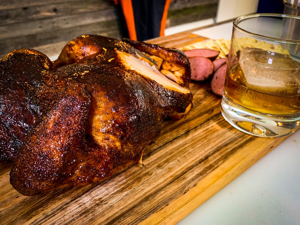 KosmosQ's tweet image. Spatchcock chicken’s been around forever, and for good reason... it’s all about that even smoke, baby 📷 And when you top it off with a homemade Jack Daniel’s BBQ Sauce, you’ve got yourself a straight-up winner SEE HOW IT'S DONE: youtu.be/6OUrbwMPEQQ 📷 #spatchcocking #chicken