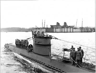 Adalwulfa's tweet photo. My grandfather and the boats he commanded, the U-143 and the U-107.

He sent over 100,000 tons of Allied ships to the bottom and received the Knights Cross. https://t.co/FGAWFOyA37