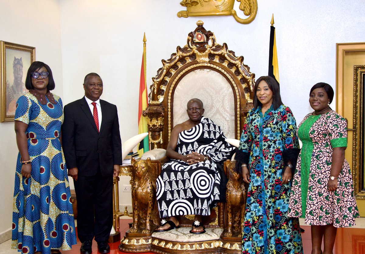 AyorkorBotchwey's tweet photo. I paid a courtesy call on HRH Otumfuo Osei Tutu II at the iconic and historic Manhyia Palace.  Otumfuo’s legendary wisdom, love of people and humanity was as always heart warming and touching. May God continue to bless him https://t.co/gRcYfXugxB