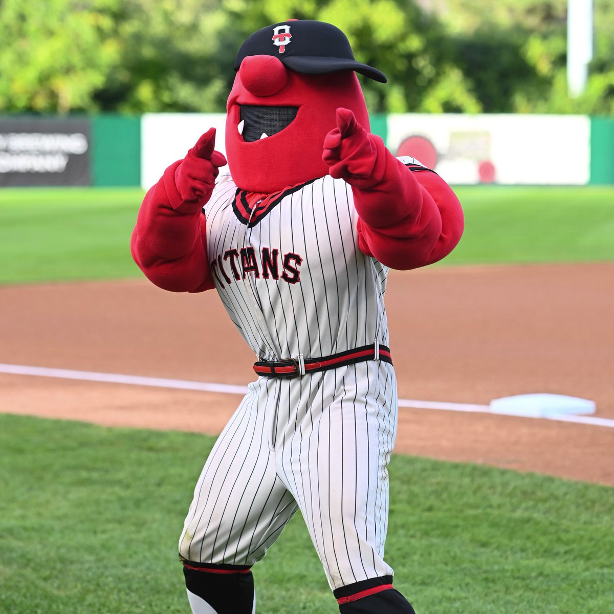 BaseballChelsea's tweet image. Cappy à Chelsea ce samedi!
La mascotte des Titans d'Ottawa sera au terrain Russell Martin, samedi à 13h. Vous êtes tous invités!

Cappy is coming to town!
The @ottawa_titans' mascot will be at Russell Martin Field, Saturday at 1 PM. Everyone is invited!