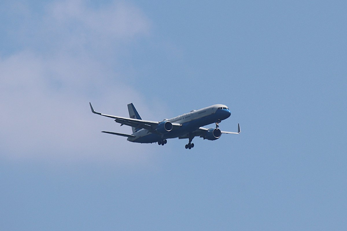 GStephenson_Wx's tweet photo. Some Air Force 2 action on this Friday afternoon! #SpectrumNews1 #ncwx #AirForce2 #AF2 #B757 https://t.co/dQW9zqRs9b