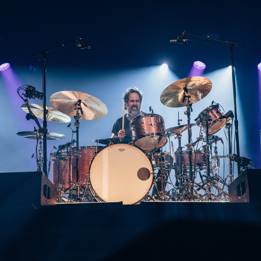 LiveNation's tweet photo. Vegas has officially gotten hotter 🔥 @thekillers have kicked off their eight night residency celebrating 20 years of Hot Fuss! https://t.co/SMu1JTELp1