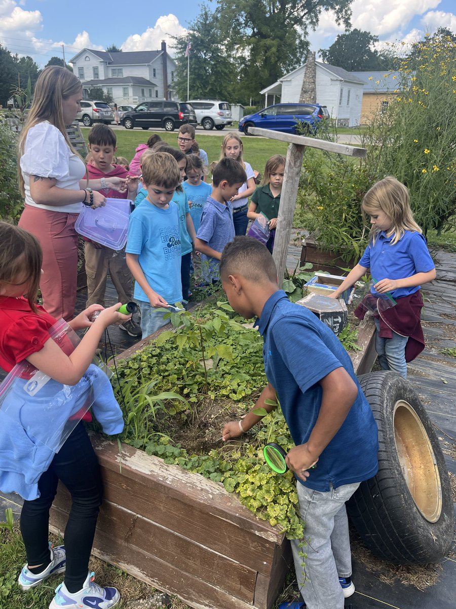 mslsass's tweet photo. Off to a busy start at the Shalersville campus!🐝🌻#ourbmsa #oaiss https://t.co/xKRZQB5Iox